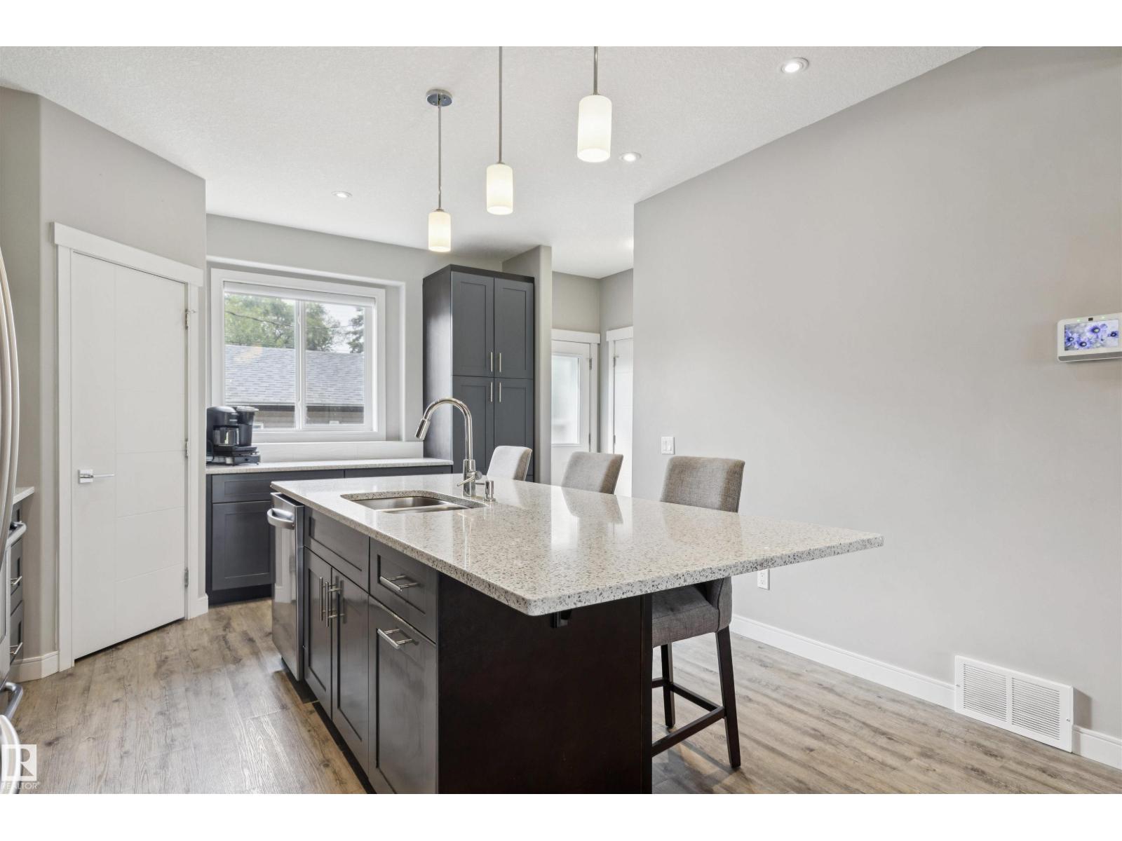 11226 122 ST NW - 12