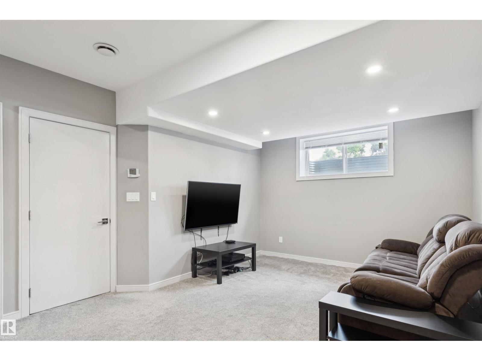 11226 122 ST NW - 38