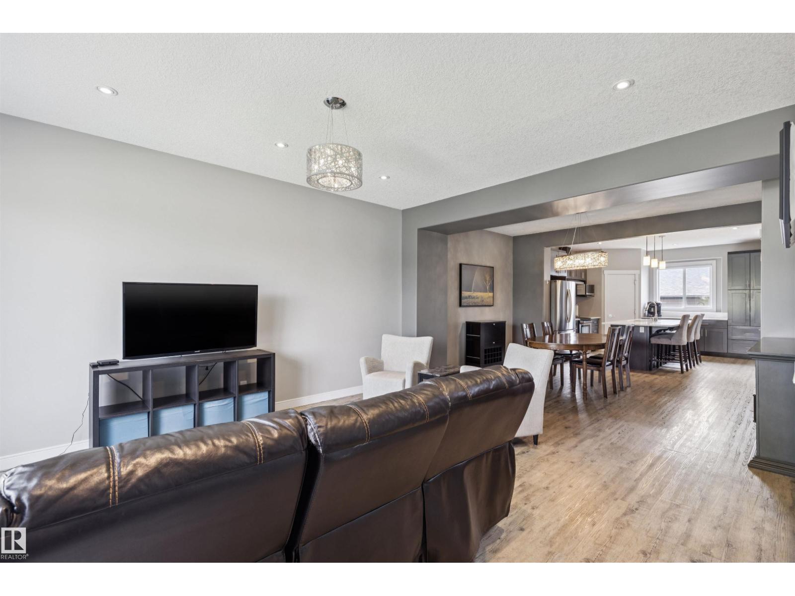 11226 122 ST NW - 5