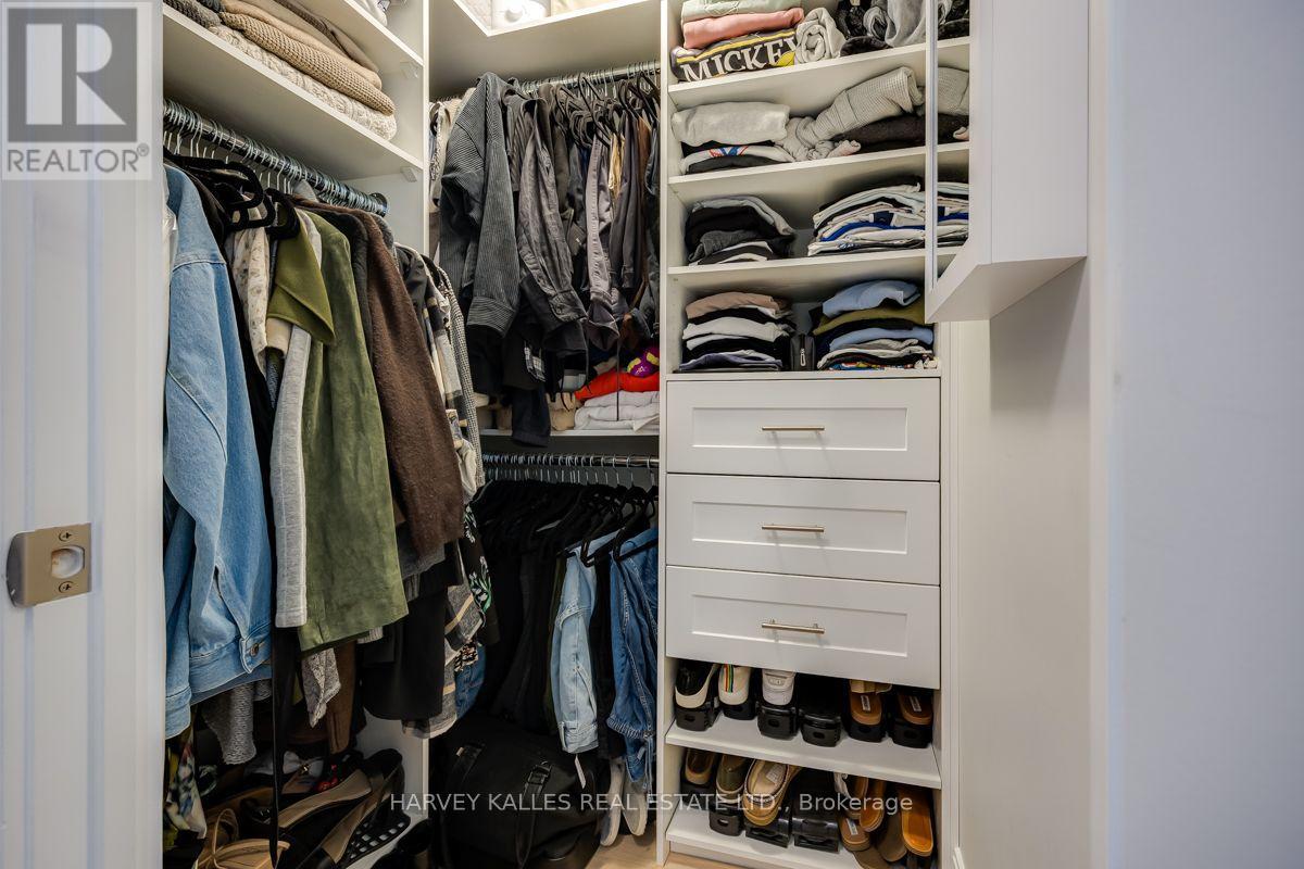 #813 70 ROEHAMPTON AVENUE - 13