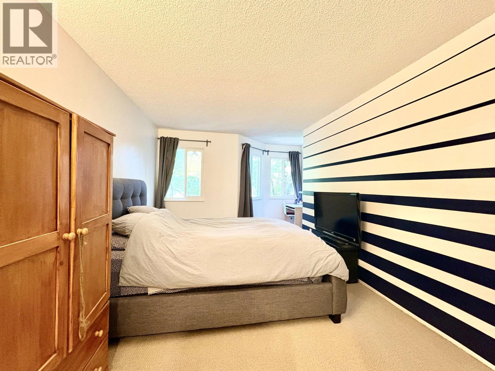312 9880 MANCHESTER DRIVE, Burnaby