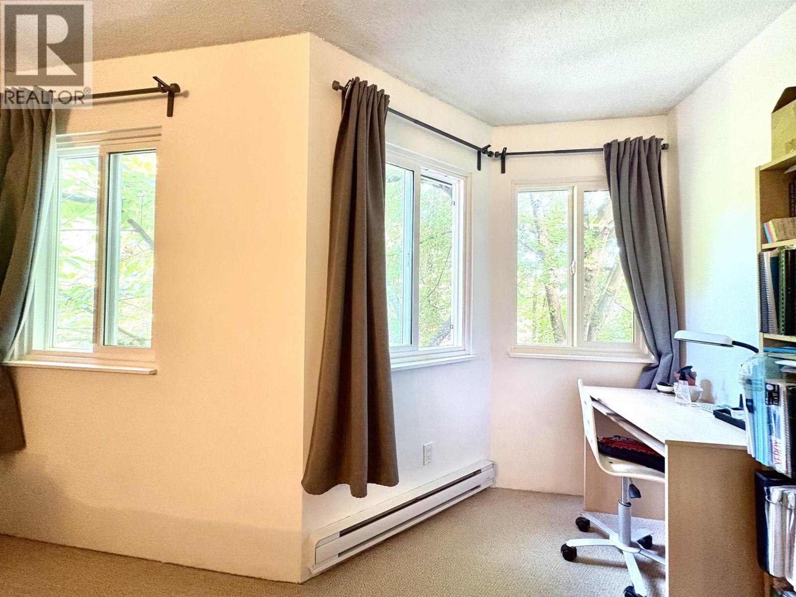 312 9880 MANCHESTER DRIVE, Burnaby