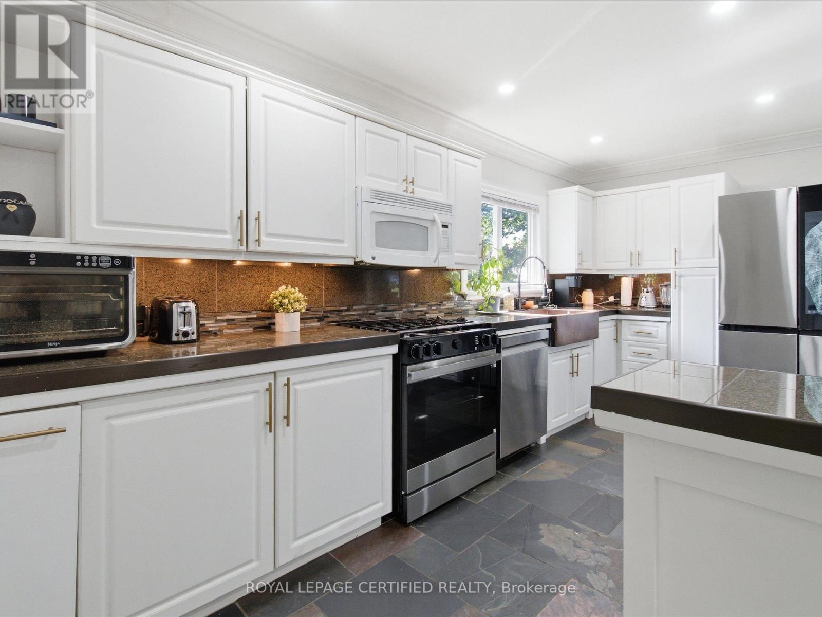 288 IRENE DRIVE - 9