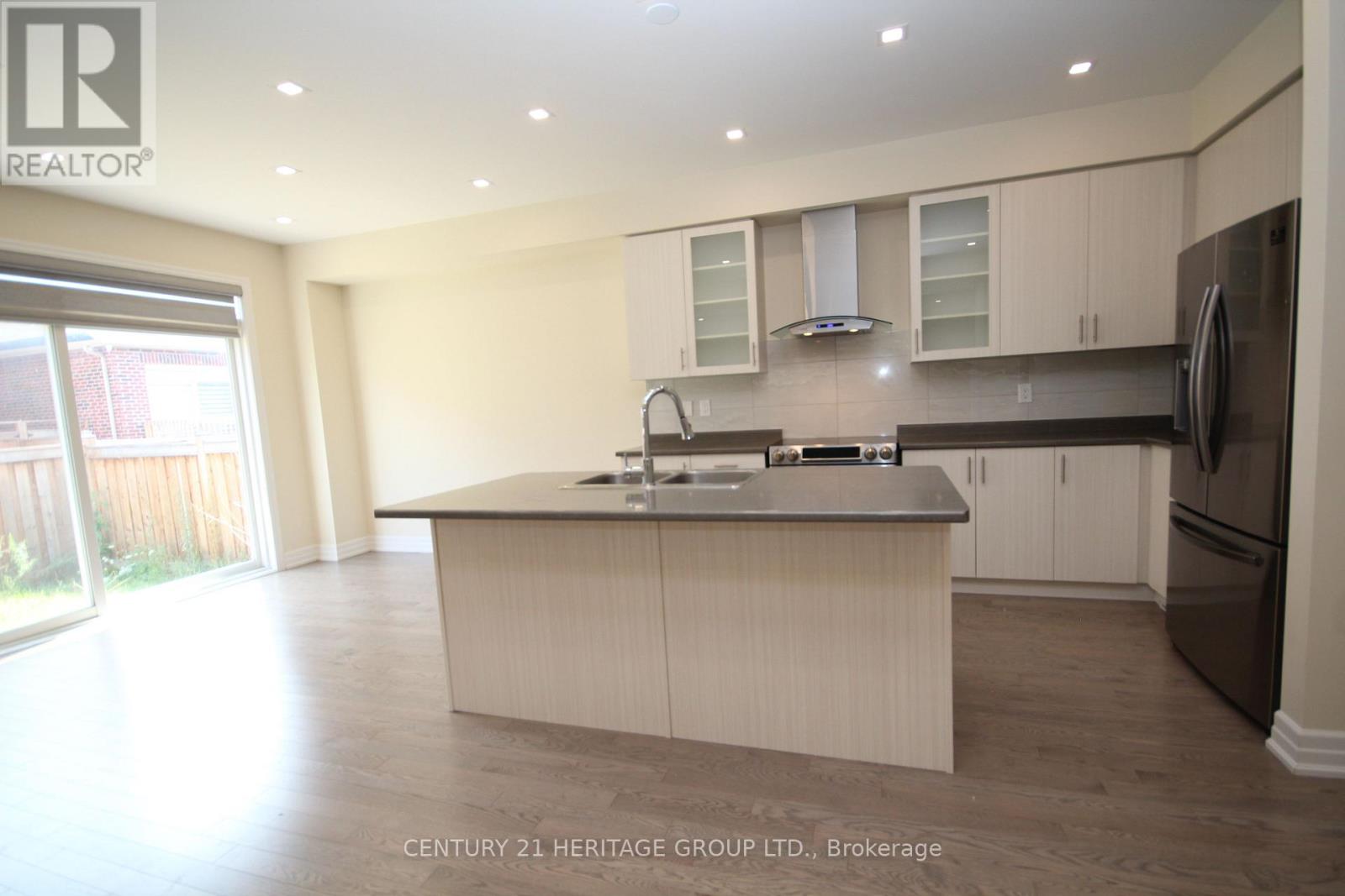83 KINGKNOLL CRESCENT - 9
