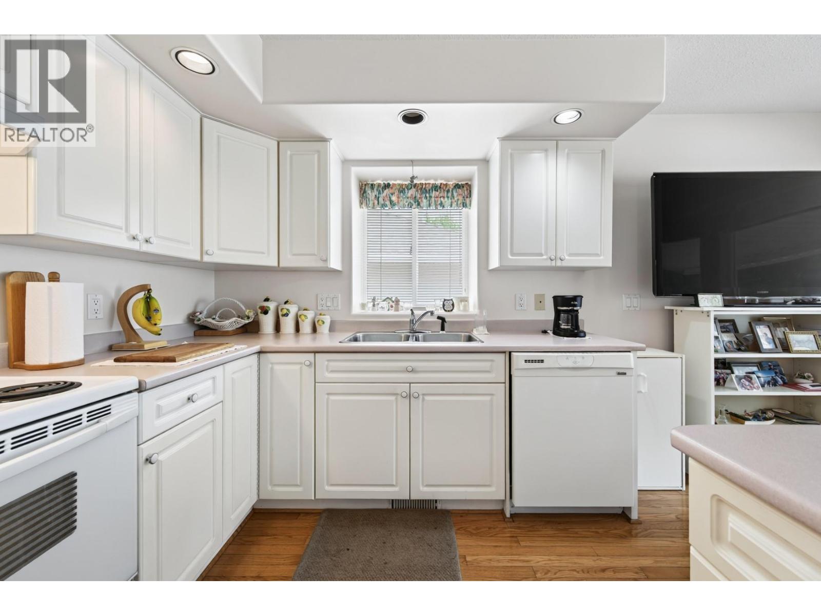 #45 1575 Springhill Drive - 9
