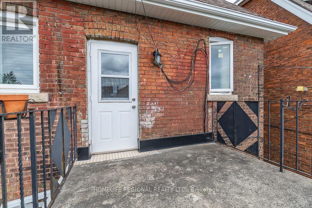 110 GRACE STREET - 19