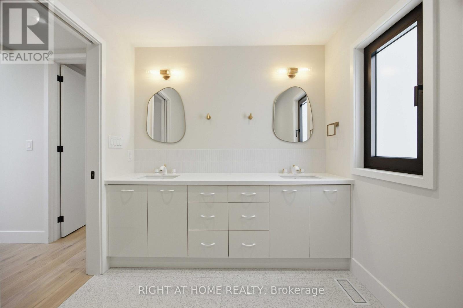 41 BONNYVIEW DRIVE - 37
