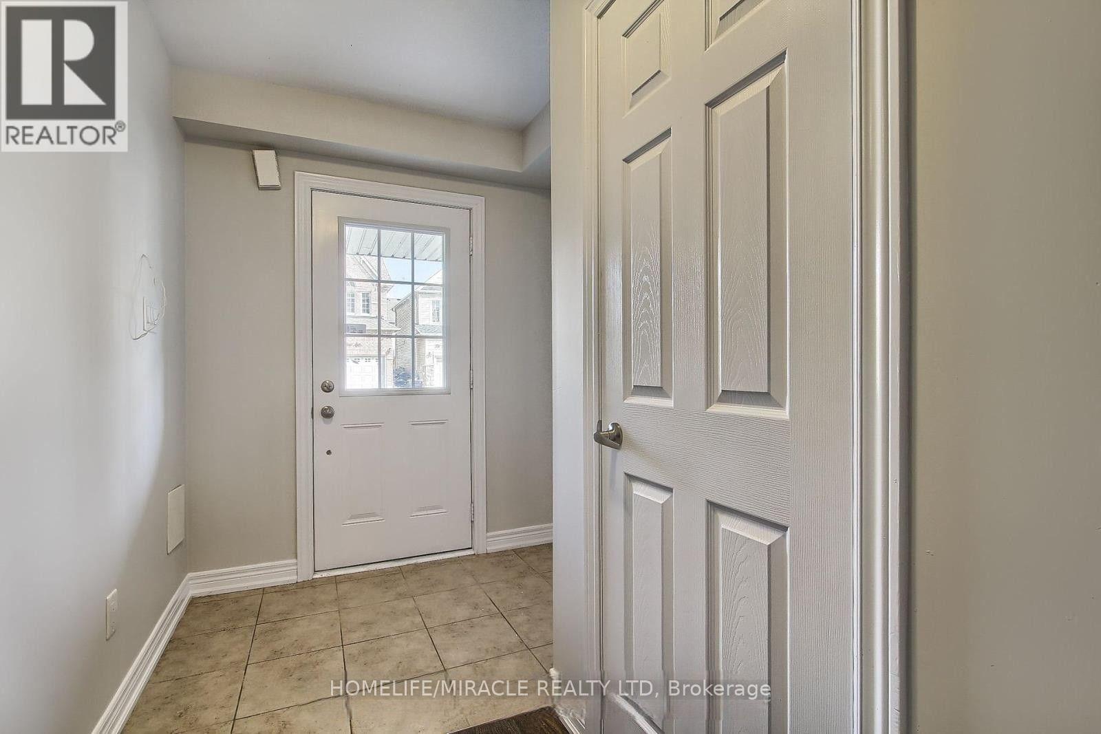 70 KNOTTY PINE AVENUE — photo 2