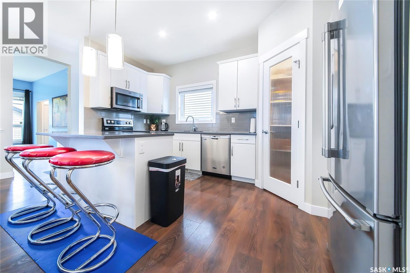 303 Delainey MANOR - 13