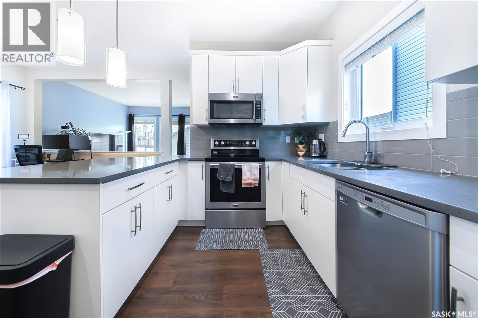 303 Delainey MANOR - 14