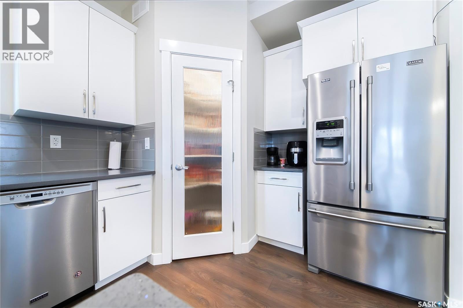 303 Delainey MANOR - 15
