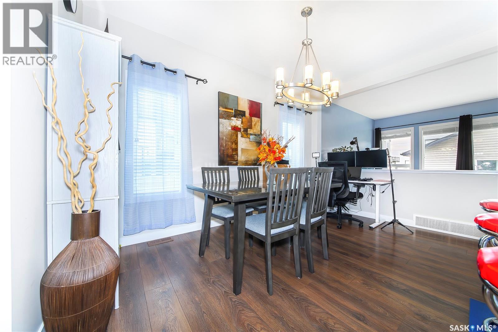 303 Delainey MANOR - 17