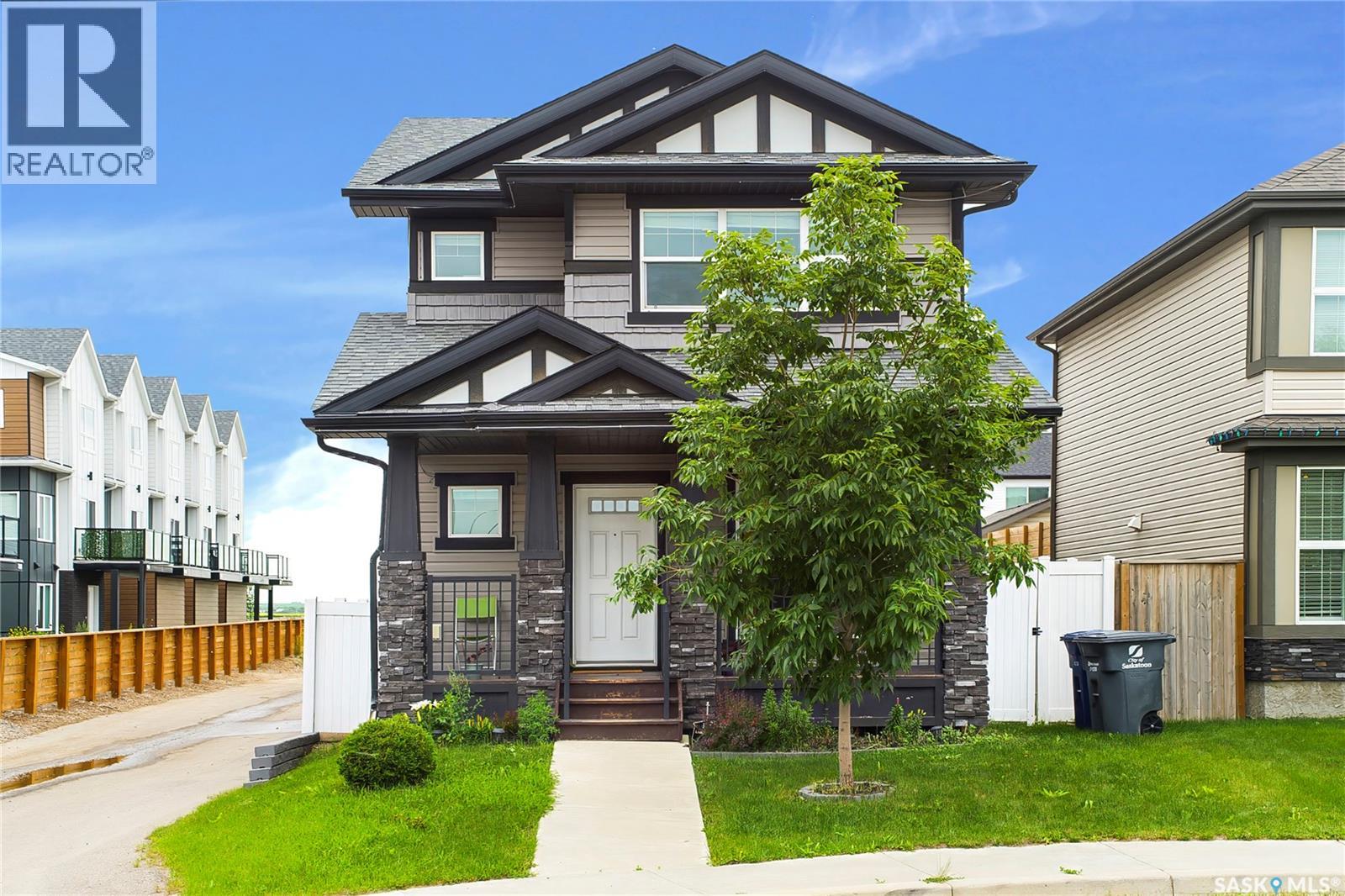303 Delainey MANOR - 4