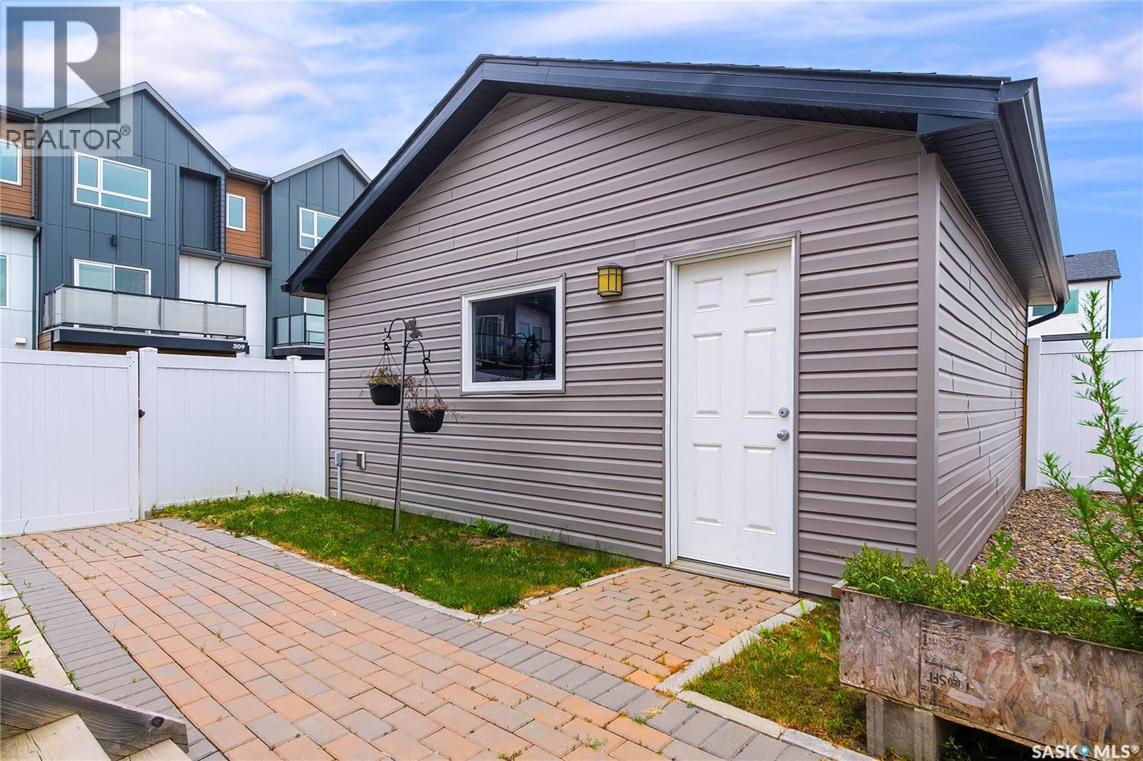 303 Delainey MANOR - 45