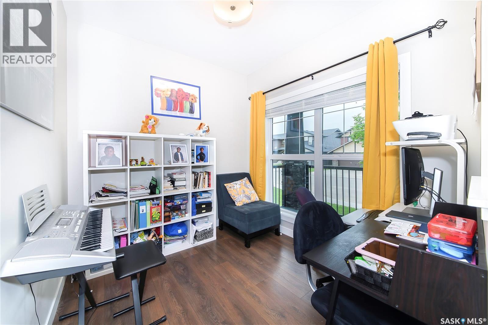 303 Delainey MANOR - 8