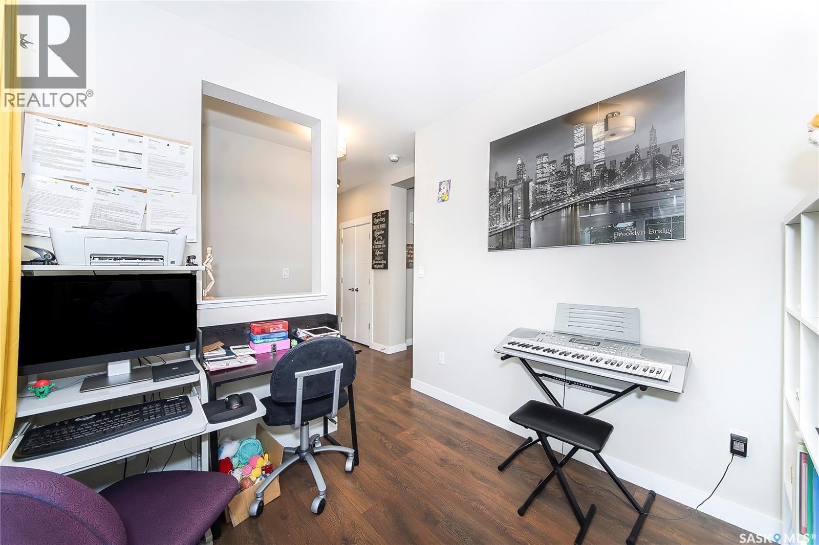 303 Delainey MANOR - 9
