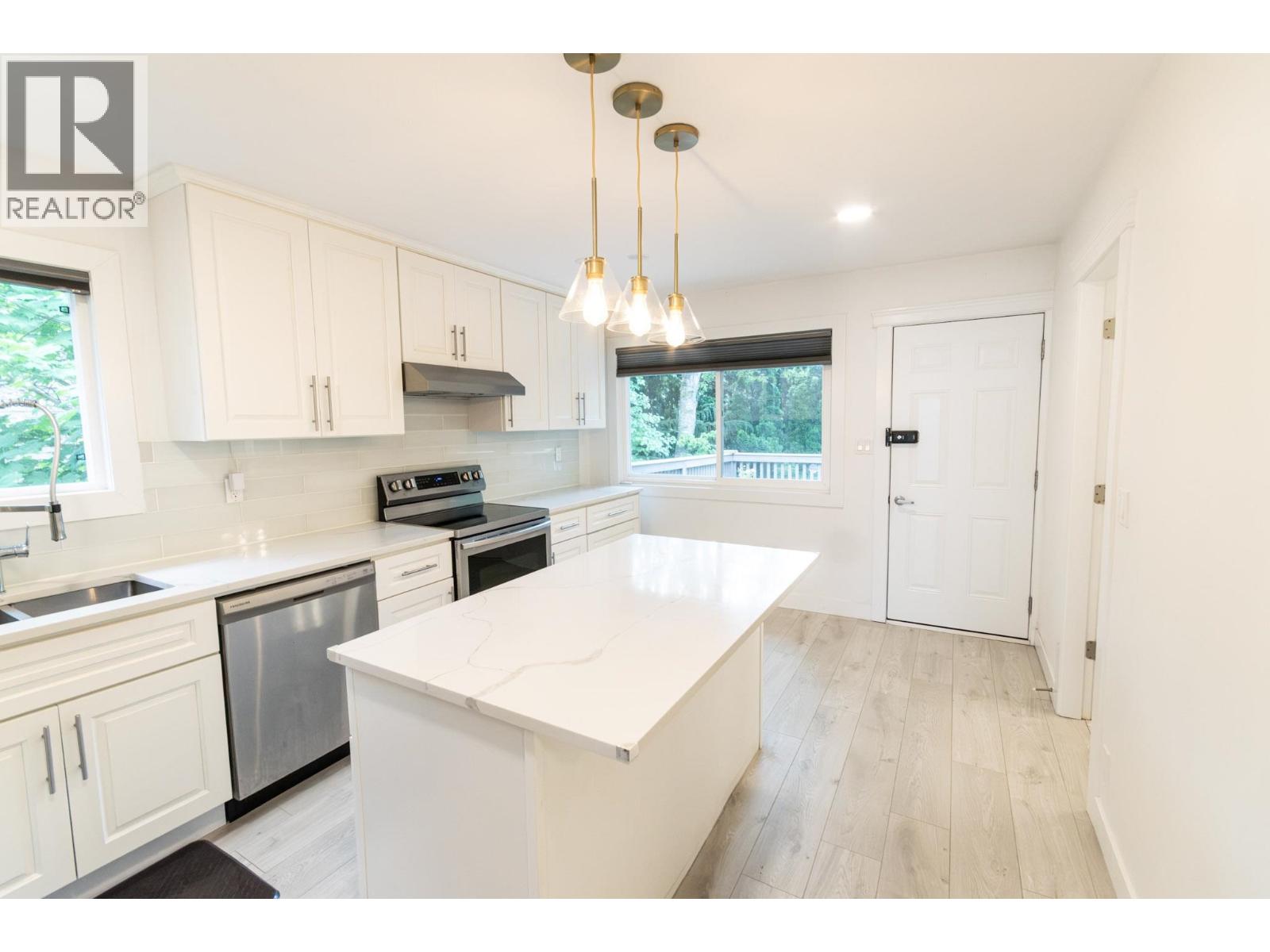 1960 CAMERON AVENUE, Port Coquitlam