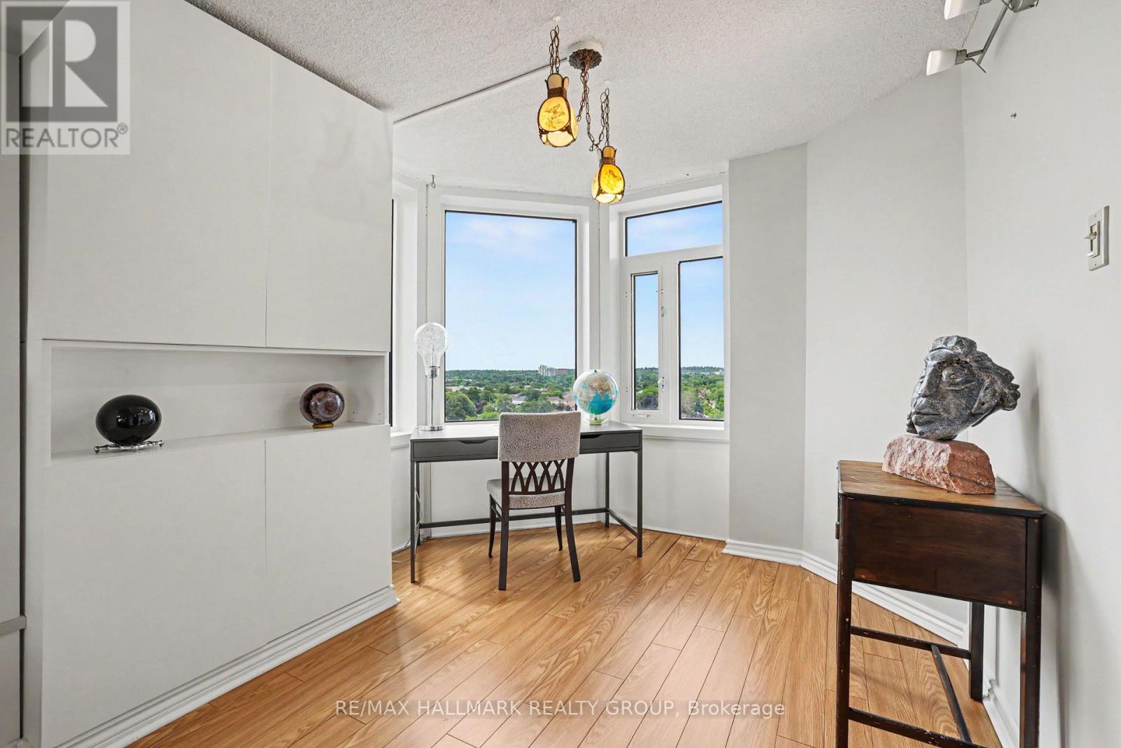 #915 1025 GRENON AVENUE - Image 12