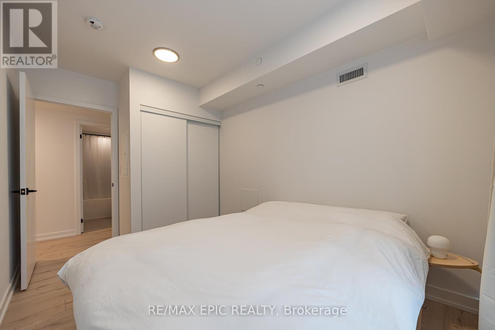 #302 2 AUGUSTA AVENUE - 12