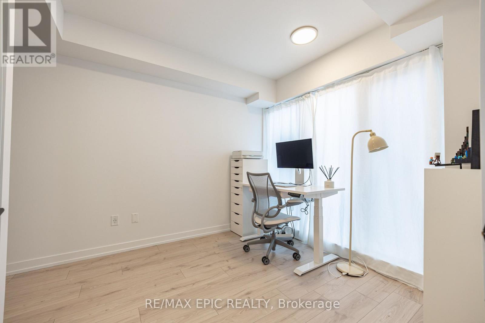 #302 2 AUGUSTA AVENUE - 18