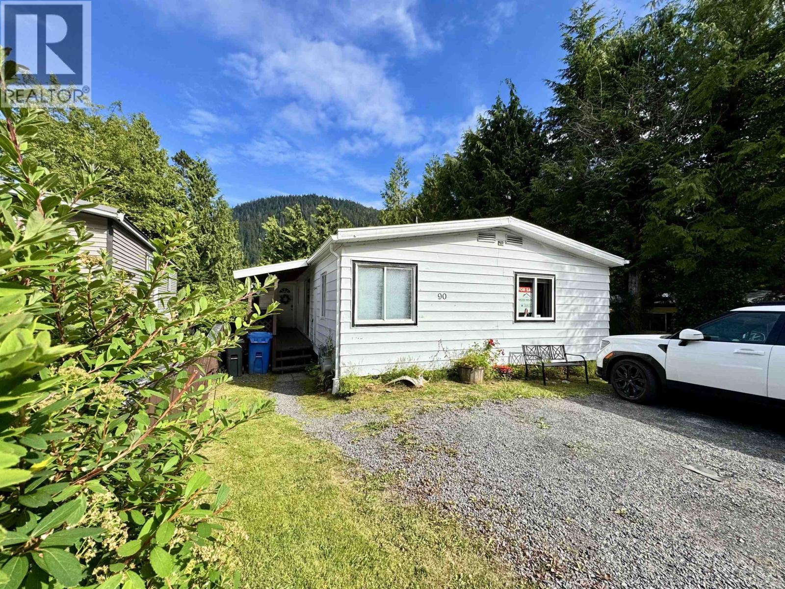 90 HAYSVALE DRIVE