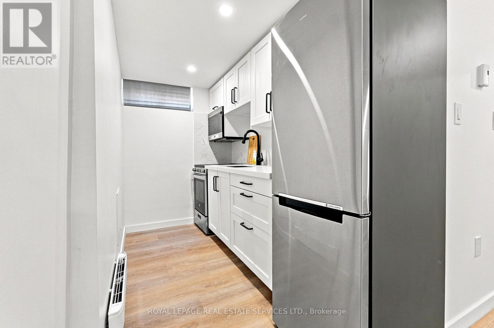 1819 MAIN STREET E - 27
