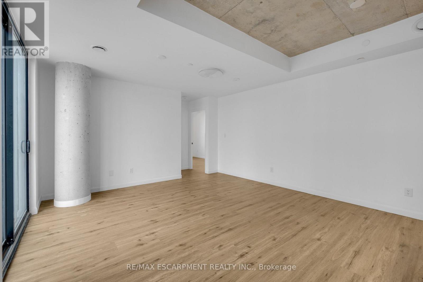#606 7 ERIE AVENUE - 12