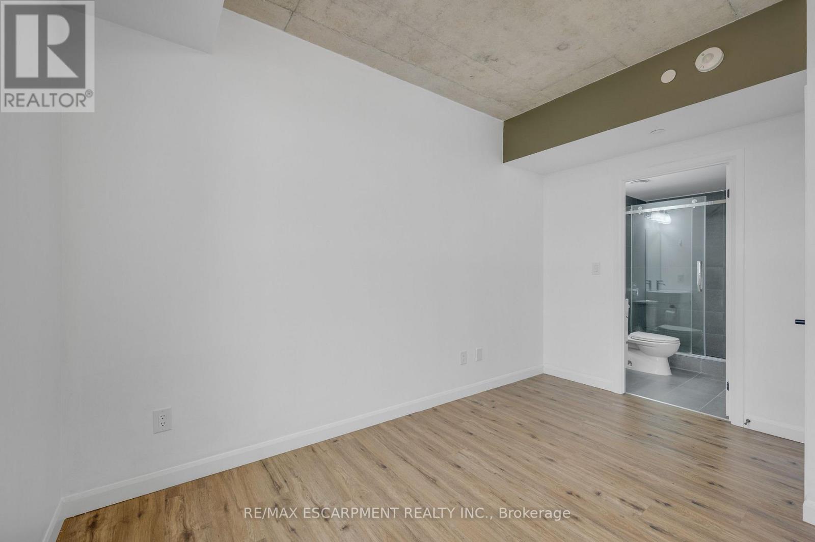 #606 7 ERIE AVENUE - 15