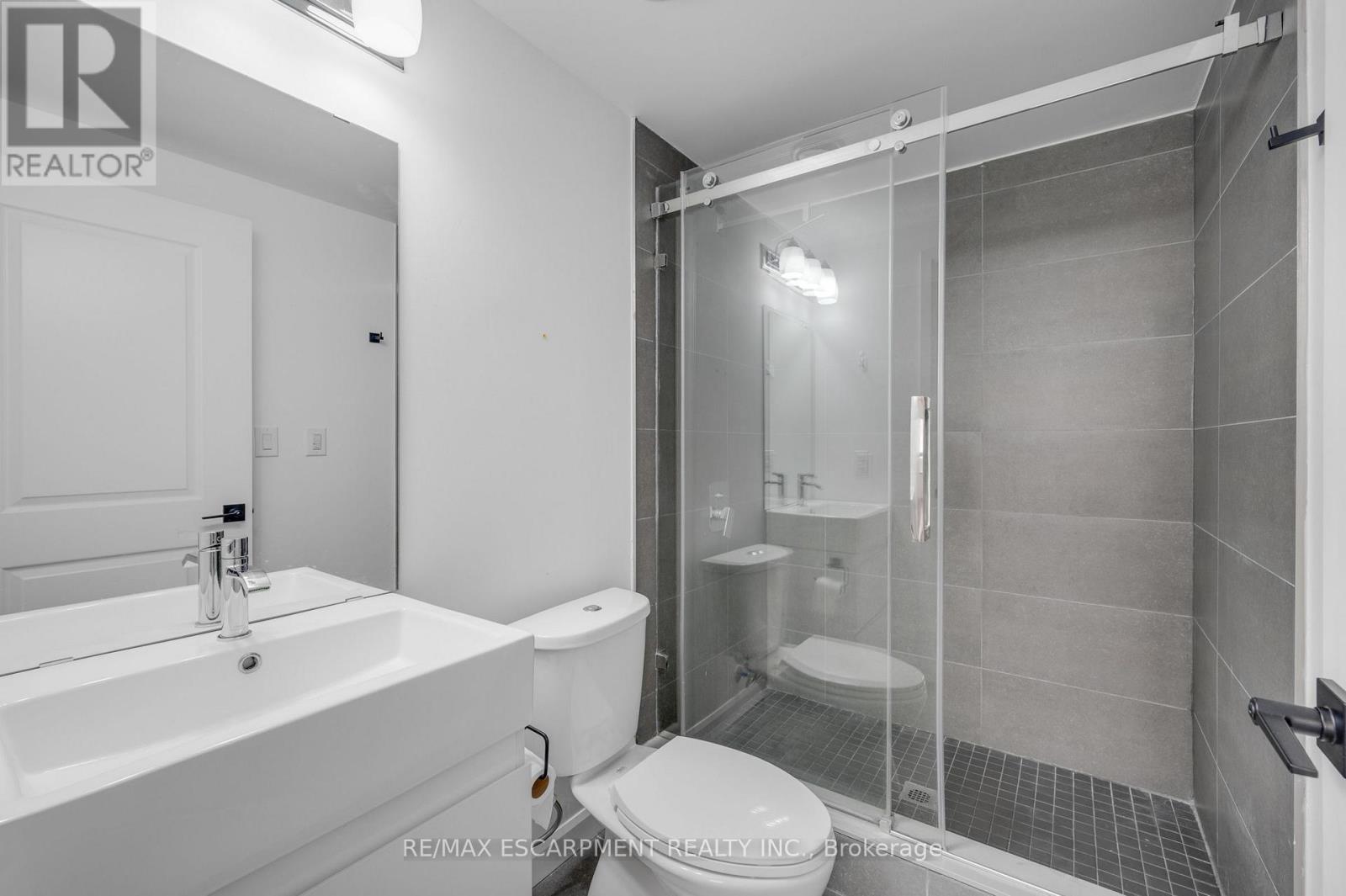 #606 7 ERIE AVENUE - 16
