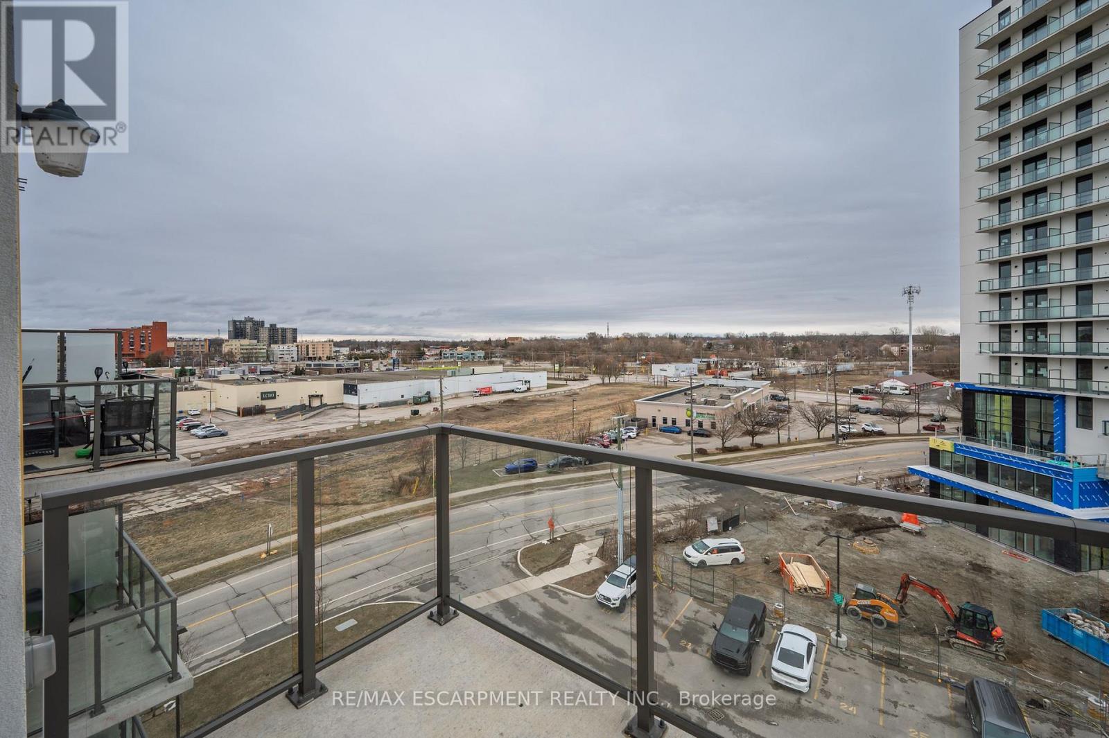 #606 7 ERIE AVENUE - 19