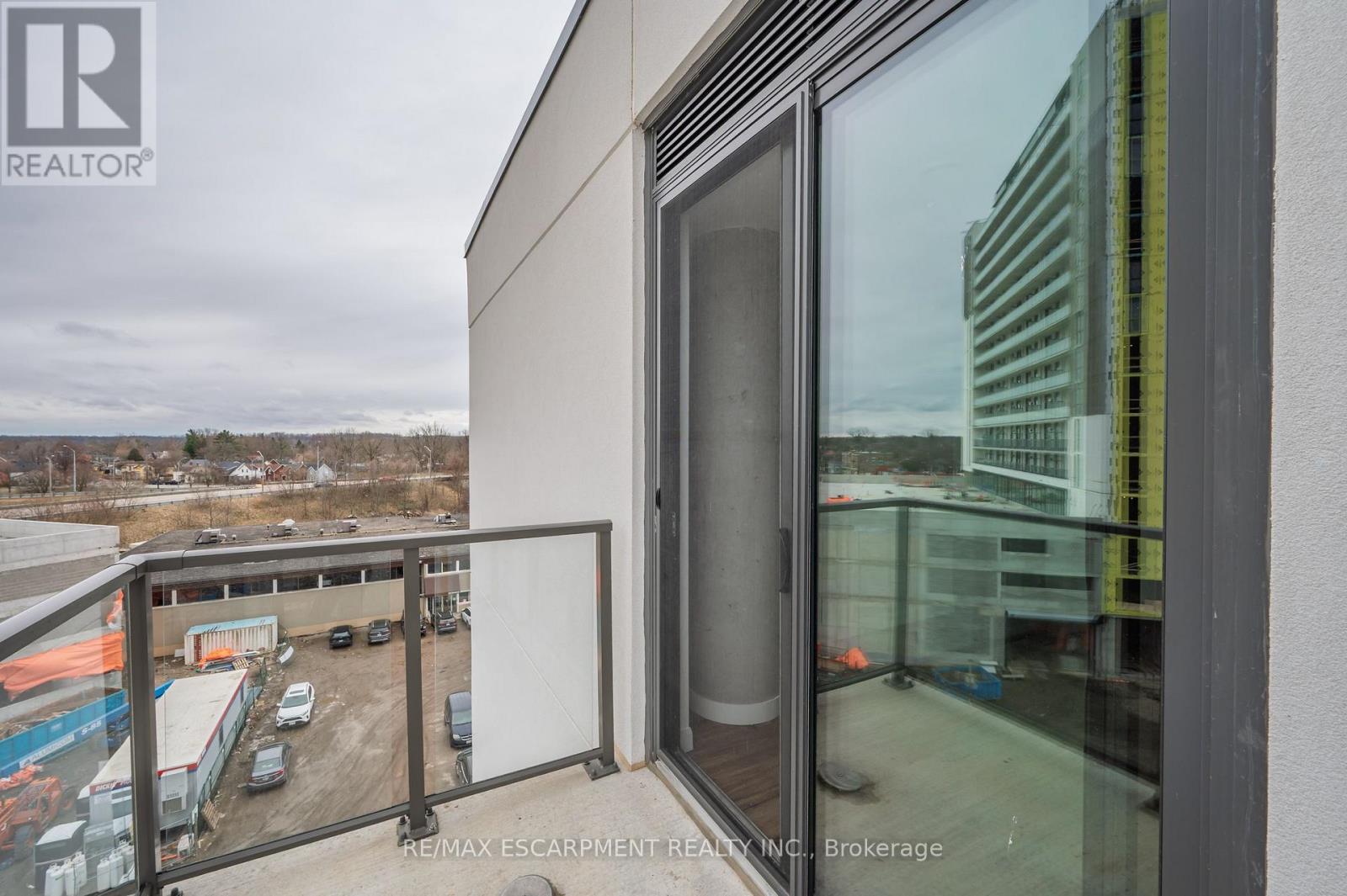 #606 7 ERIE AVENUE - 20