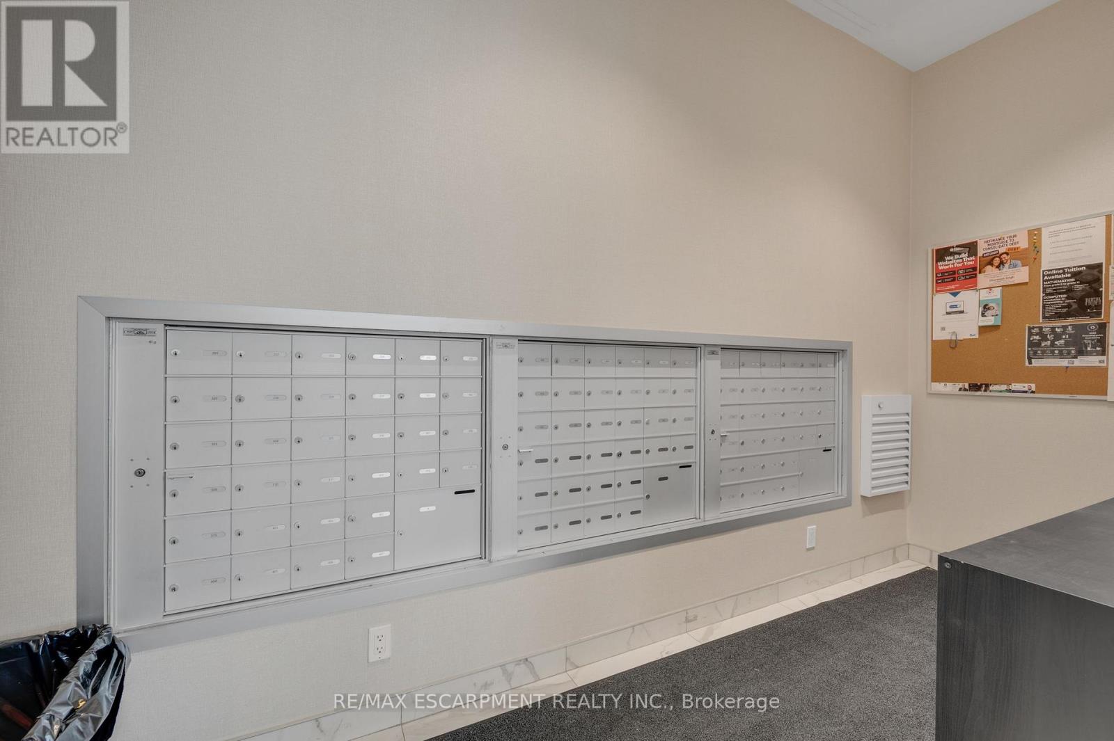 #606 7 ERIE AVENUE - 4