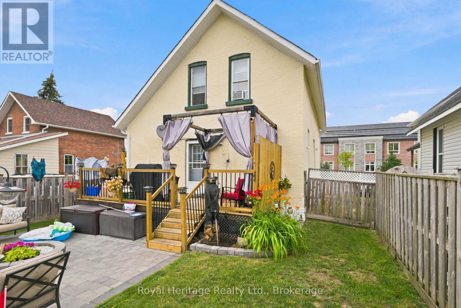 61 LINDSAY STREET N - 33