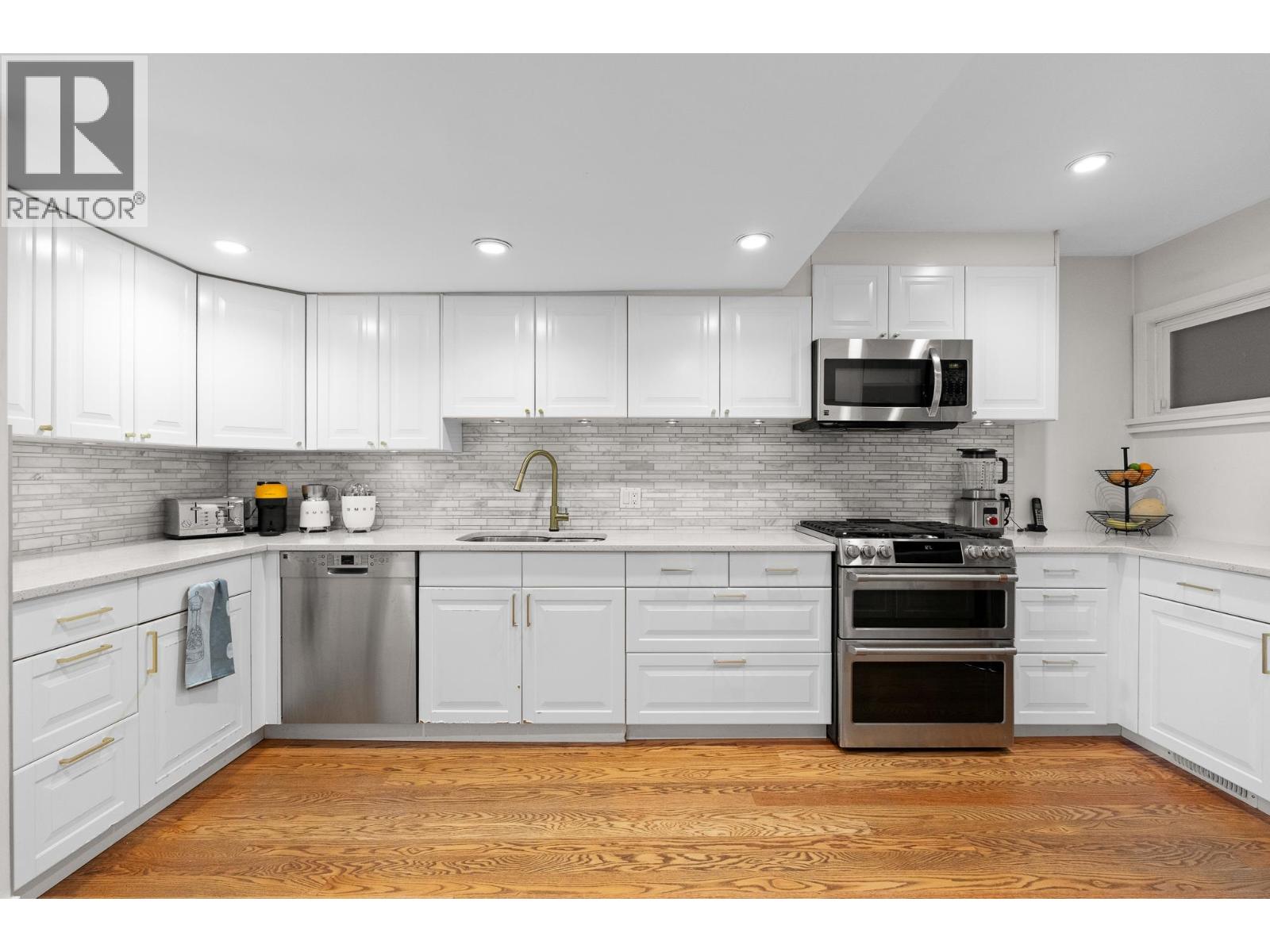12 4957 MARINE DRIVE, West Vancouver