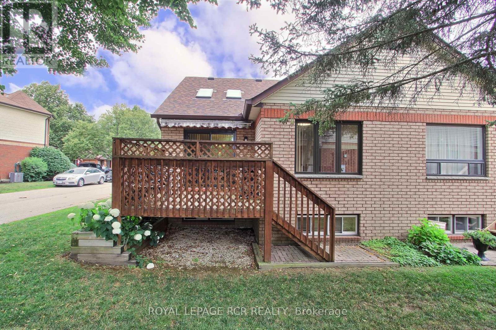 #16 121 GREEN BRIAR ROAD - 32