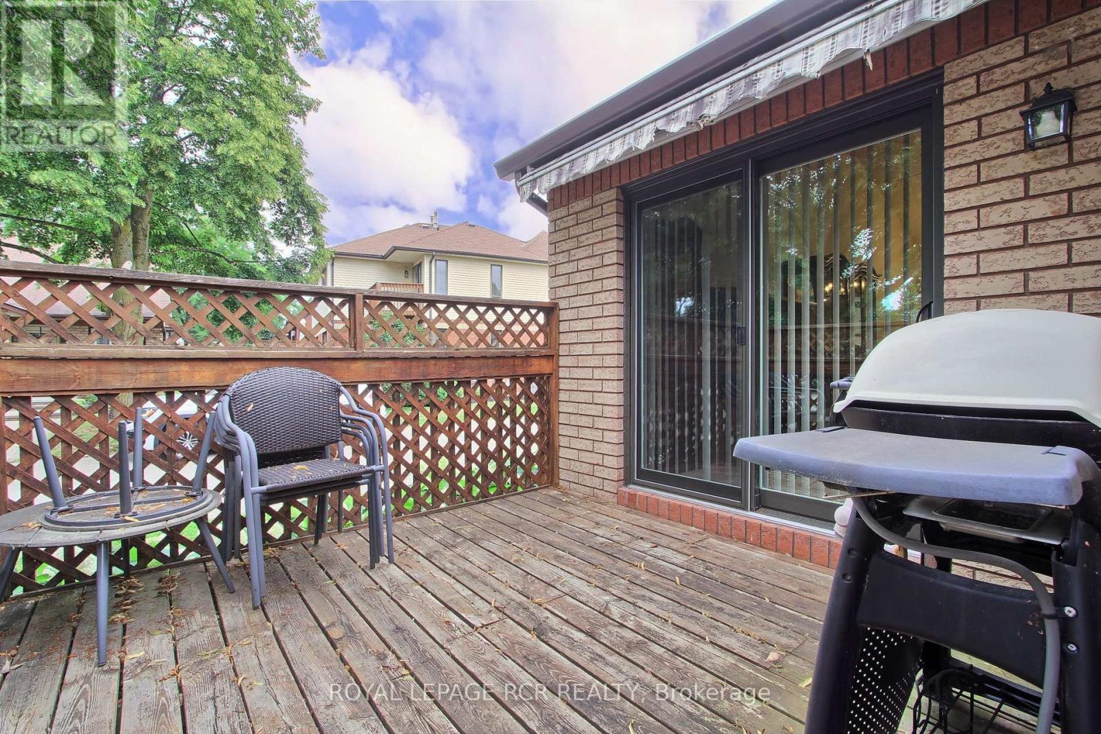 #16 121 GREEN BRIAR ROAD - 34