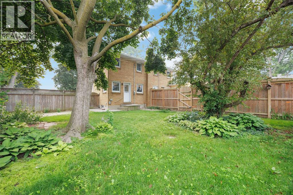 298 ELSFIELD CRESCENT - 18