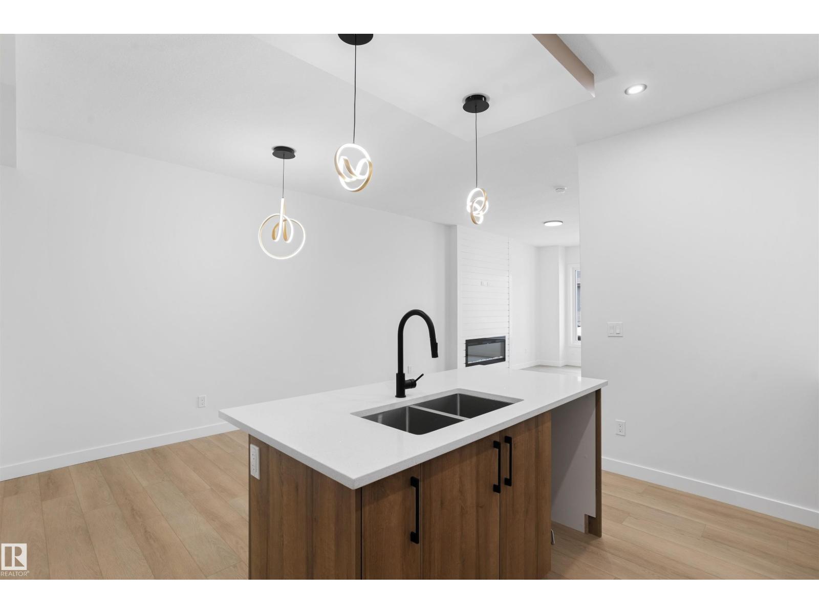 1563 211 ST NW - 10