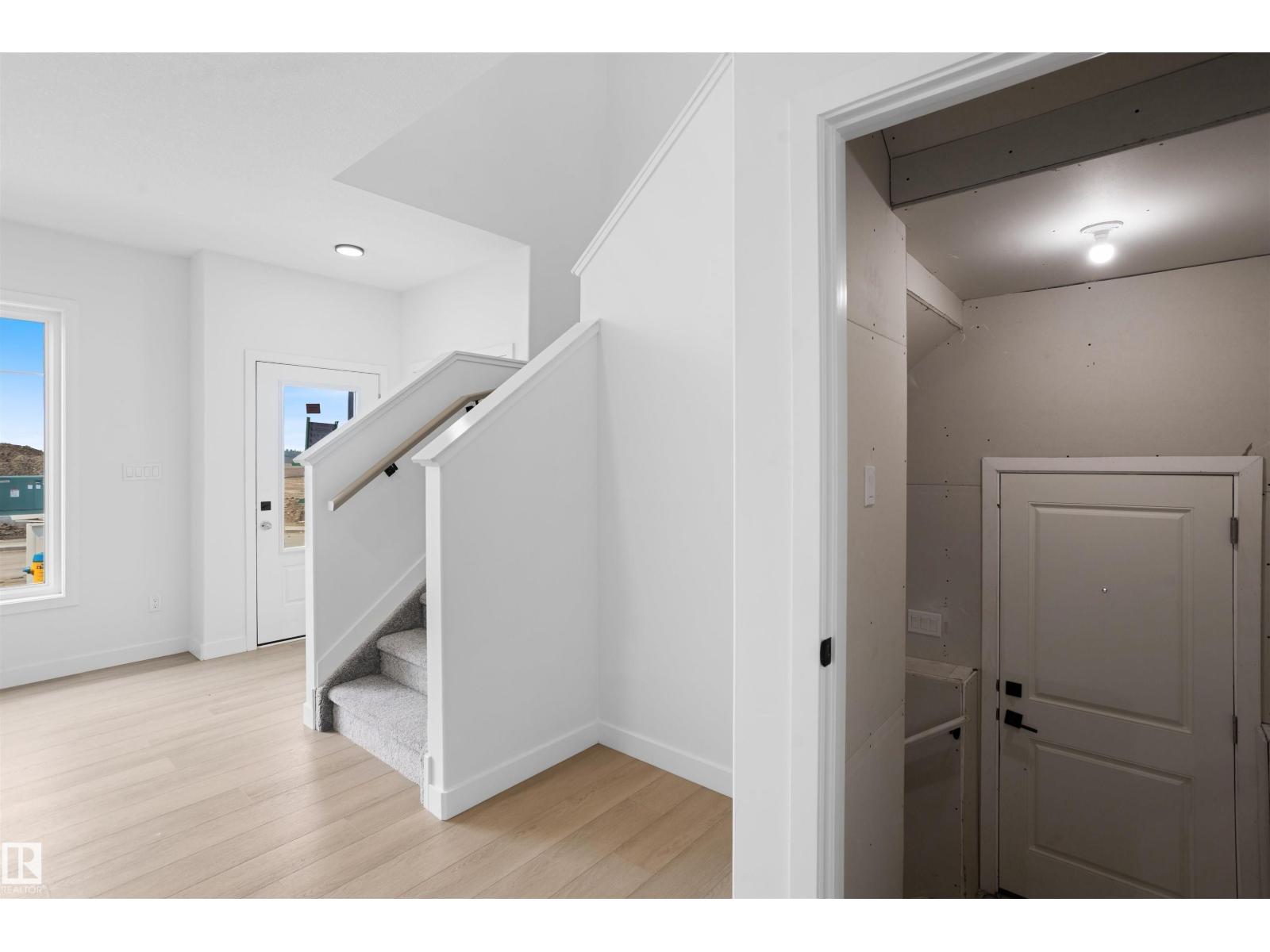 1563 211 ST NW - 19
