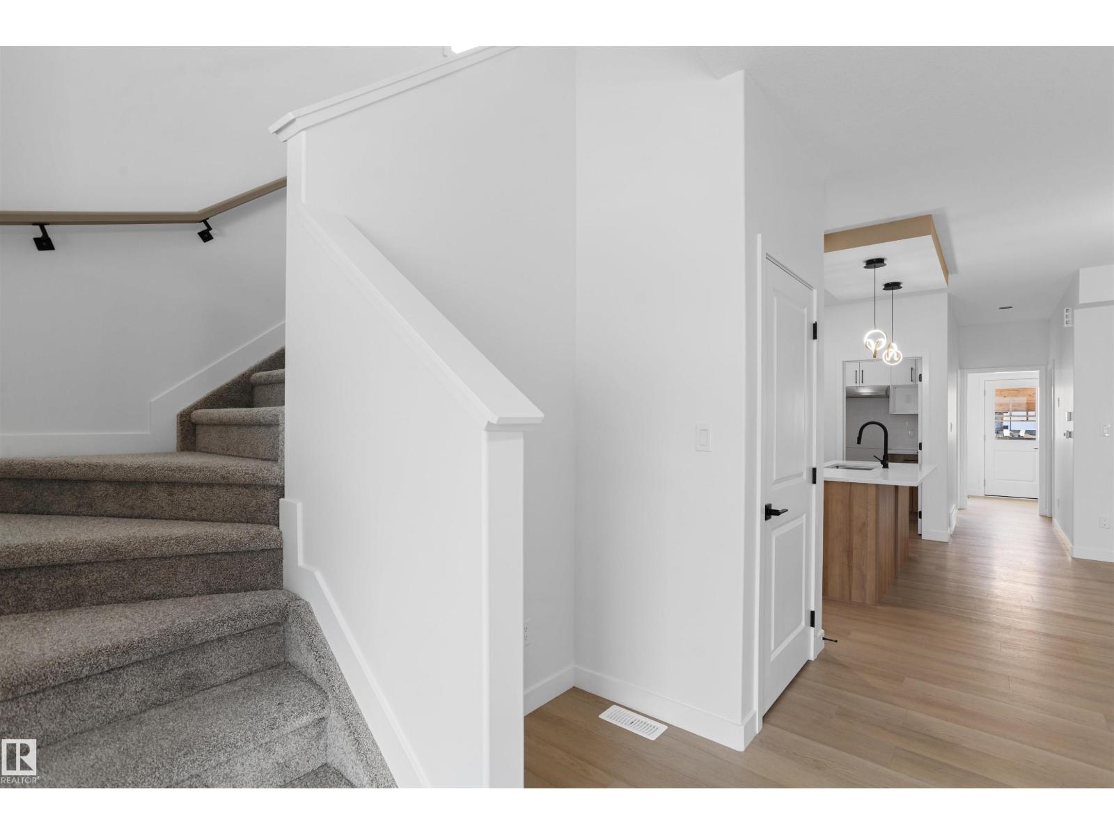 1563 211 ST NW - 20
