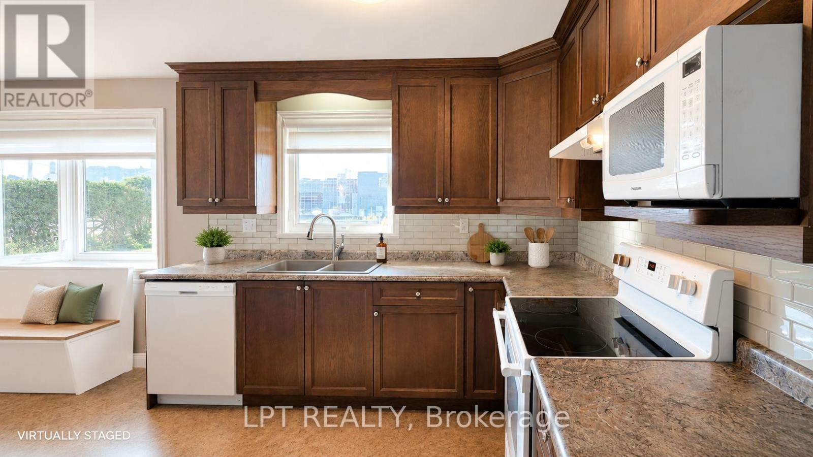 585 MAPLEVIEW DRIVE E - Image 12