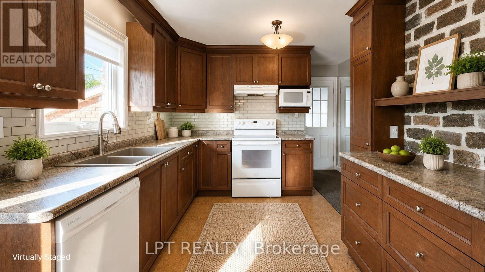 585 MAPLEVIEW DRIVE E - Image 13