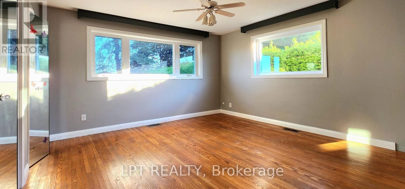 585 MAPLEVIEW DRIVE E - Image 18