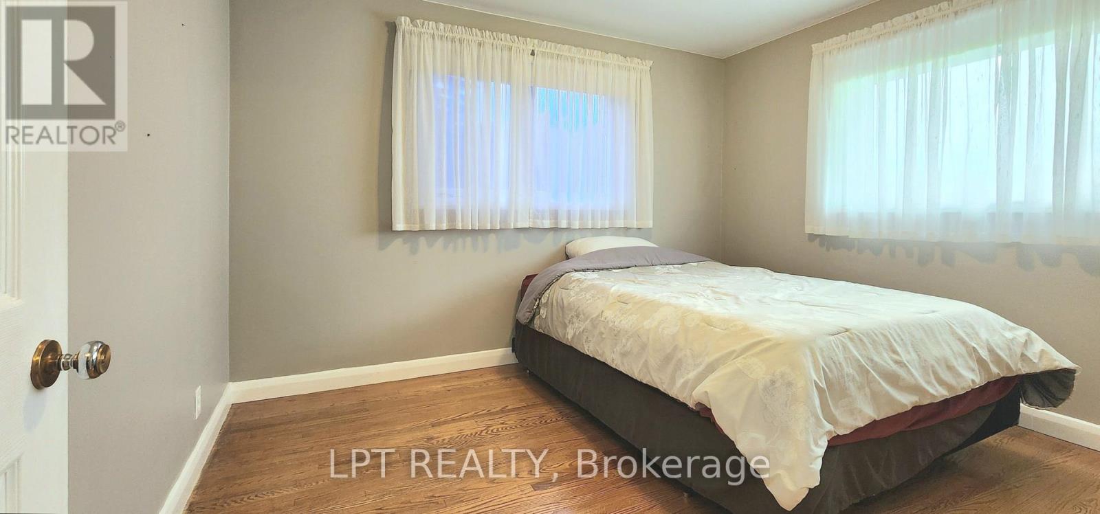 585 MAPLEVIEW DRIVE E - Image 21