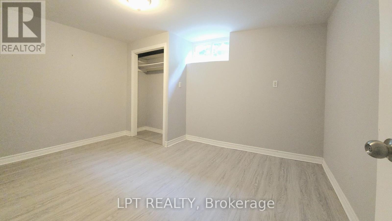 585 MAPLEVIEW DRIVE E - Image 30
