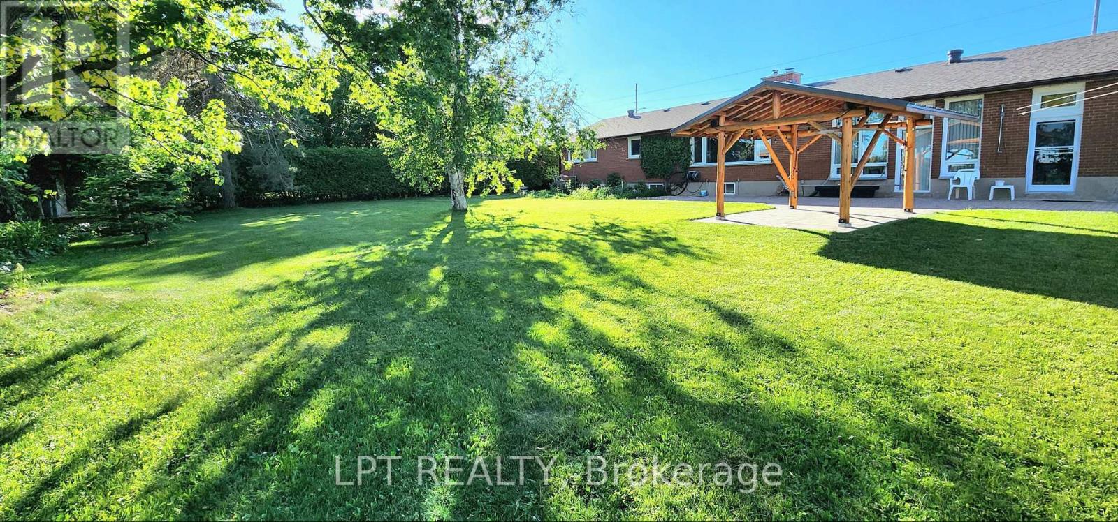 585 MAPLEVIEW DRIVE E - Image 33