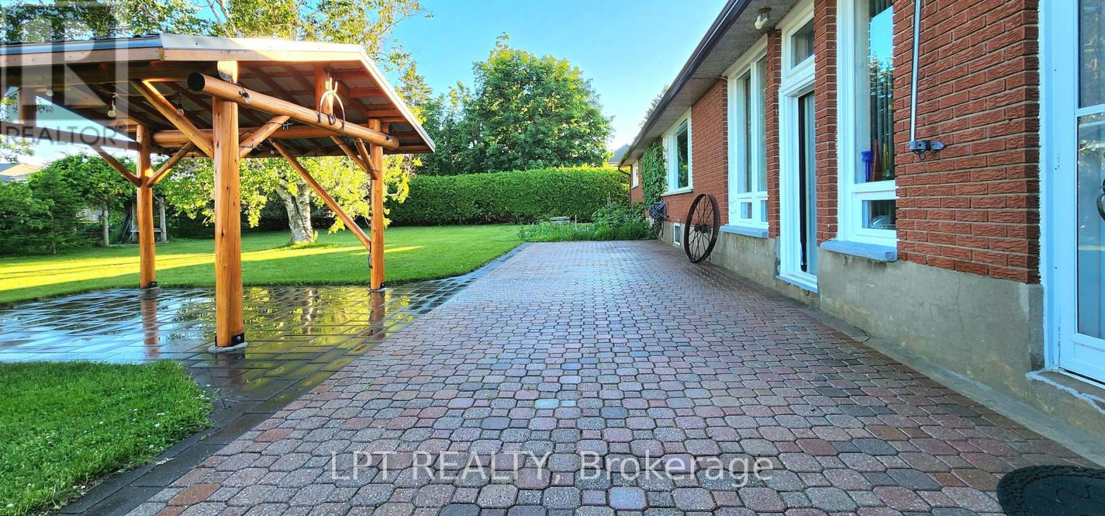 585 MAPLEVIEW DRIVE E - Image 34