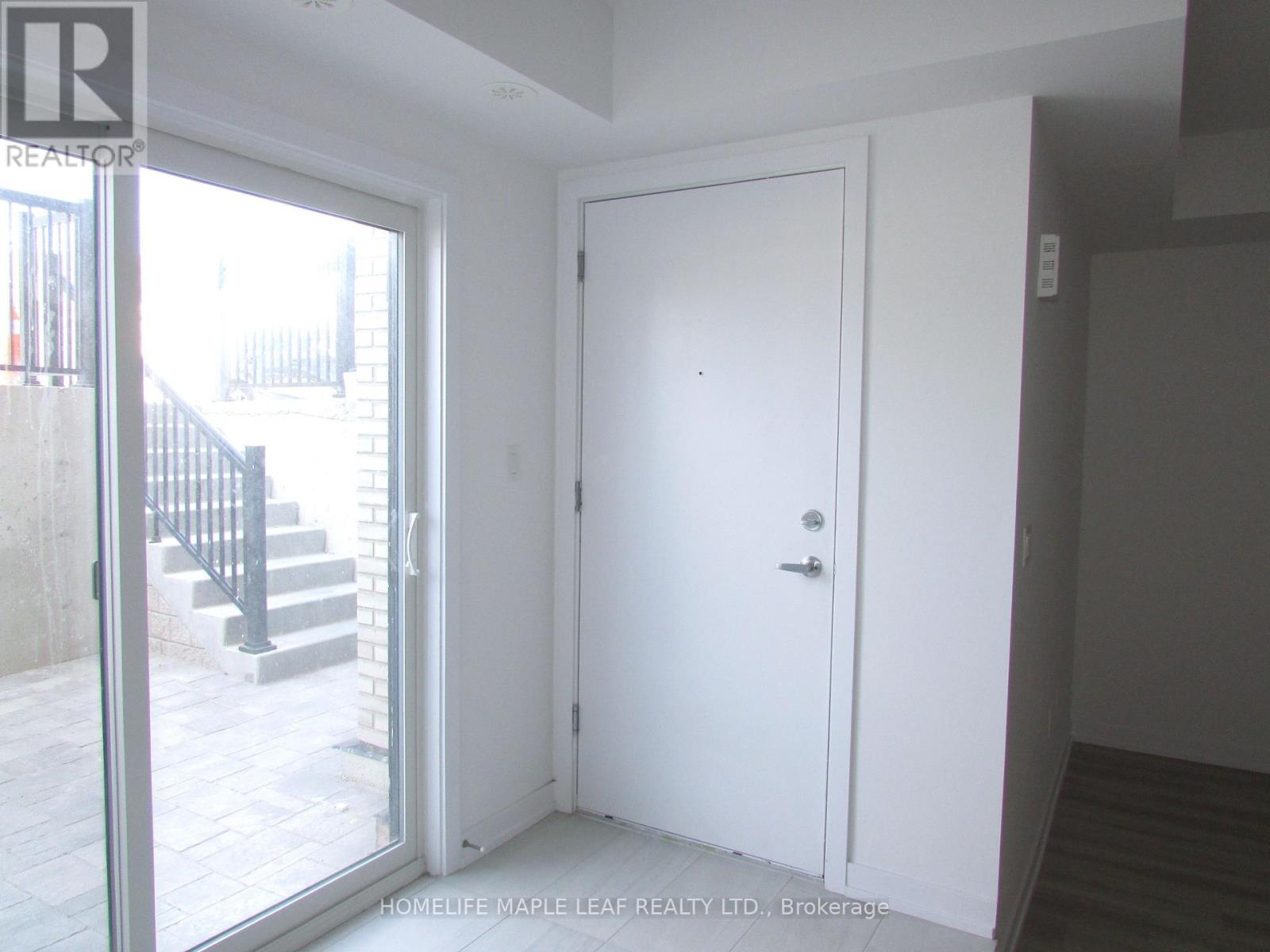 Q32 - 25 PALACE STREET — photo 2