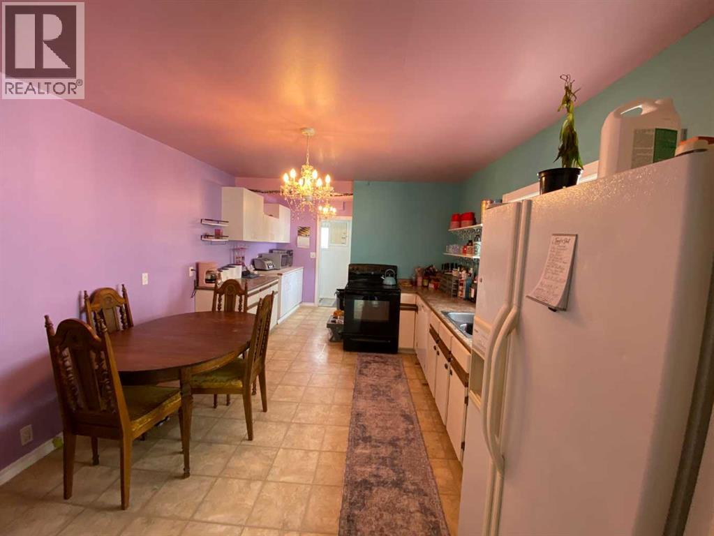 23 Pine Avenue W - 6