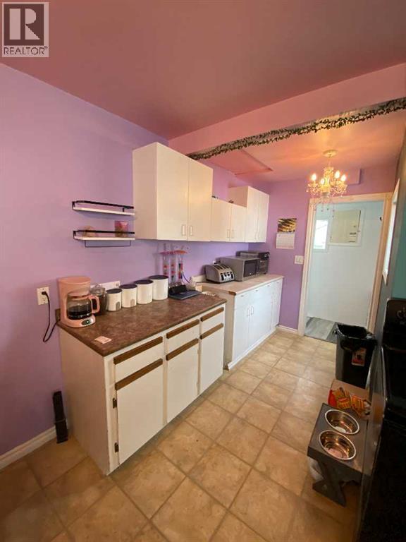 23 Pine Avenue W - 7
